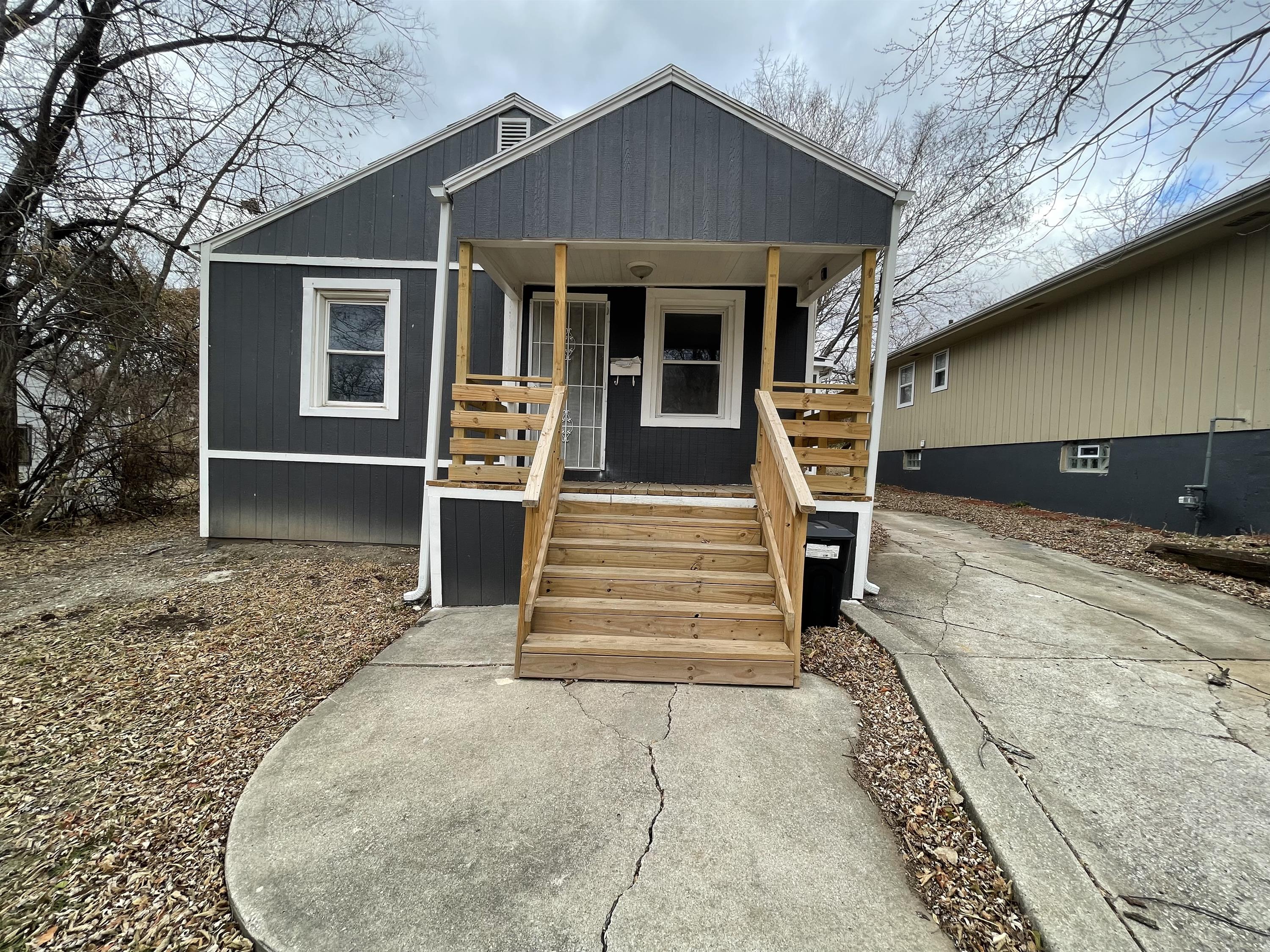 1120 East 84th Terrace