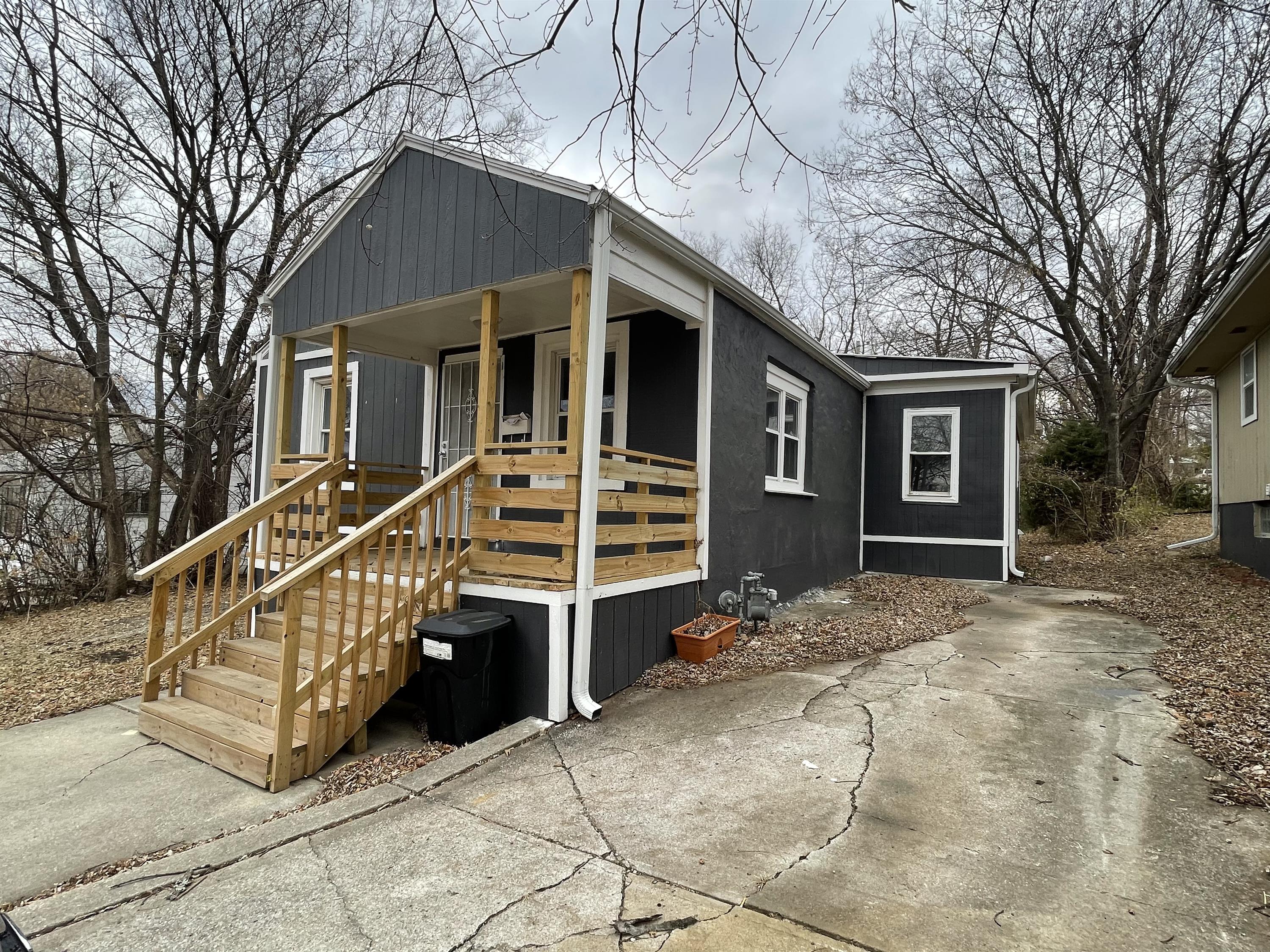1120 East 84th Terrace